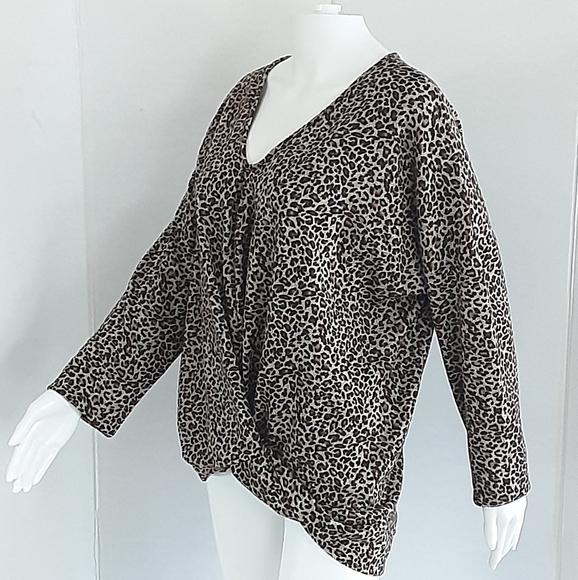 EMGEE Drape Front Hi-Low Leopard Print Drop Long Sleeve Blouse Sz M - Picture 3 of 7